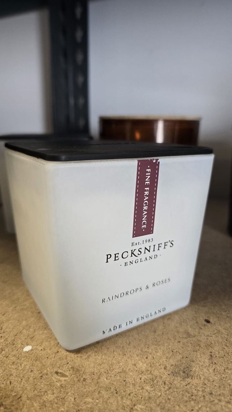 Pecksniff'S Raindrops & Roses Candle